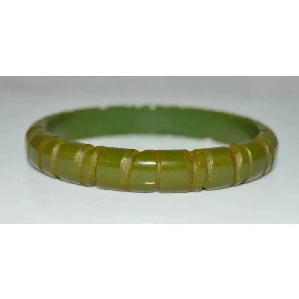 VTG Olive Green BAKELITE TESTED Carved Bangle Bracelet (B)